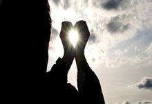 公交车“兼职”送快递 多地探索城市物流配送新模式